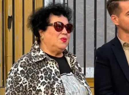 Irini Qirjako u bashkohet protestuesve te Ministria e Arsimit