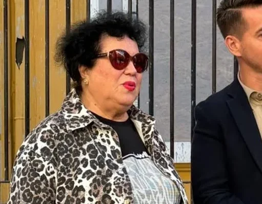 Irini Qirjako u bashkohet protestuesve te Ministria e Arsimit